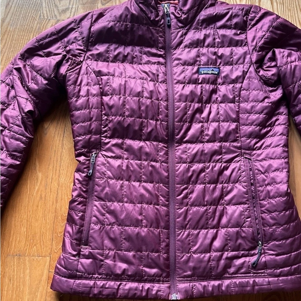 Patagonia Women's Burgundy Puffer Jacket medium